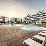 The Green Escape - Albufeira Poolside Retreat