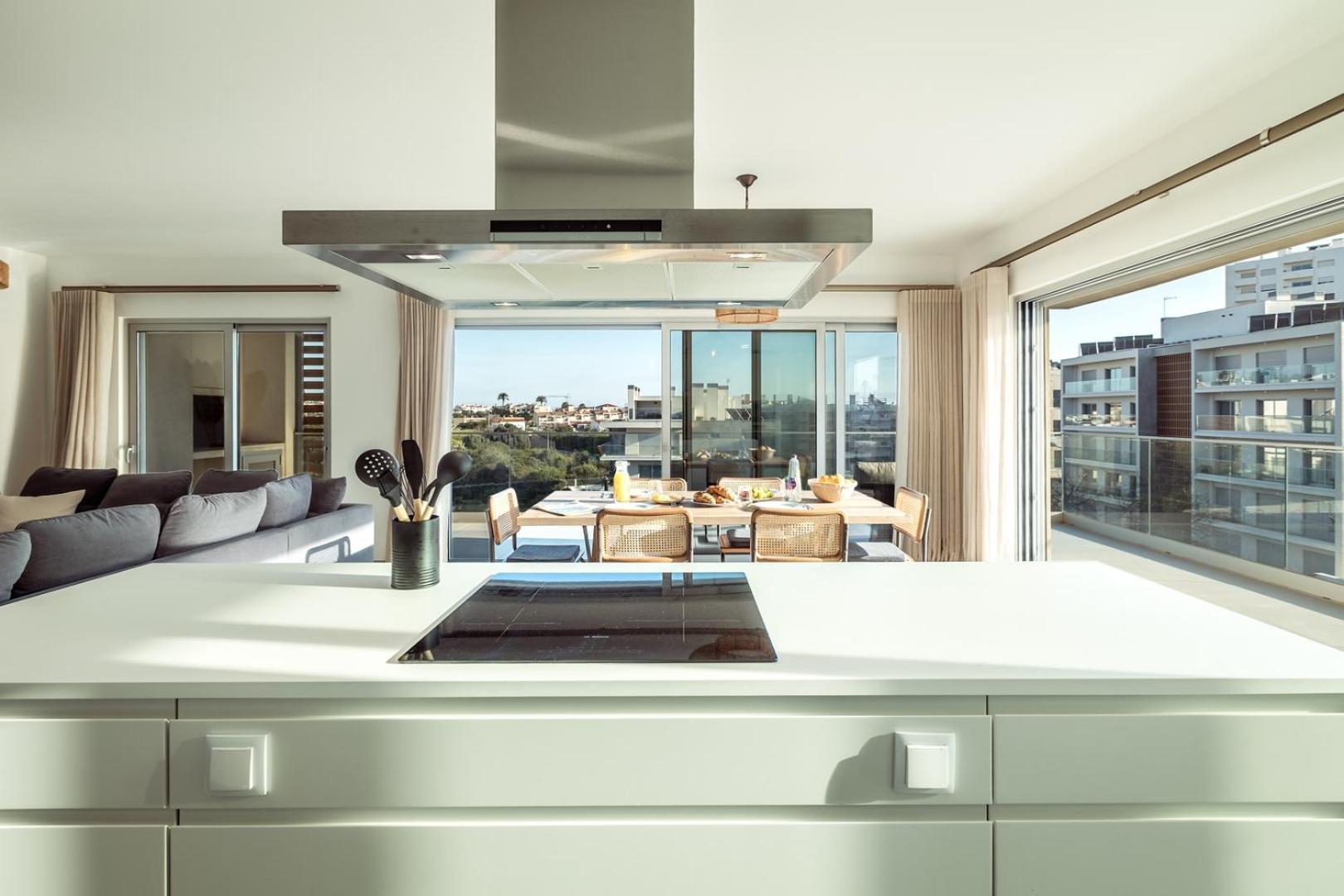 The Escape - Poolside Retreat Apartment *
