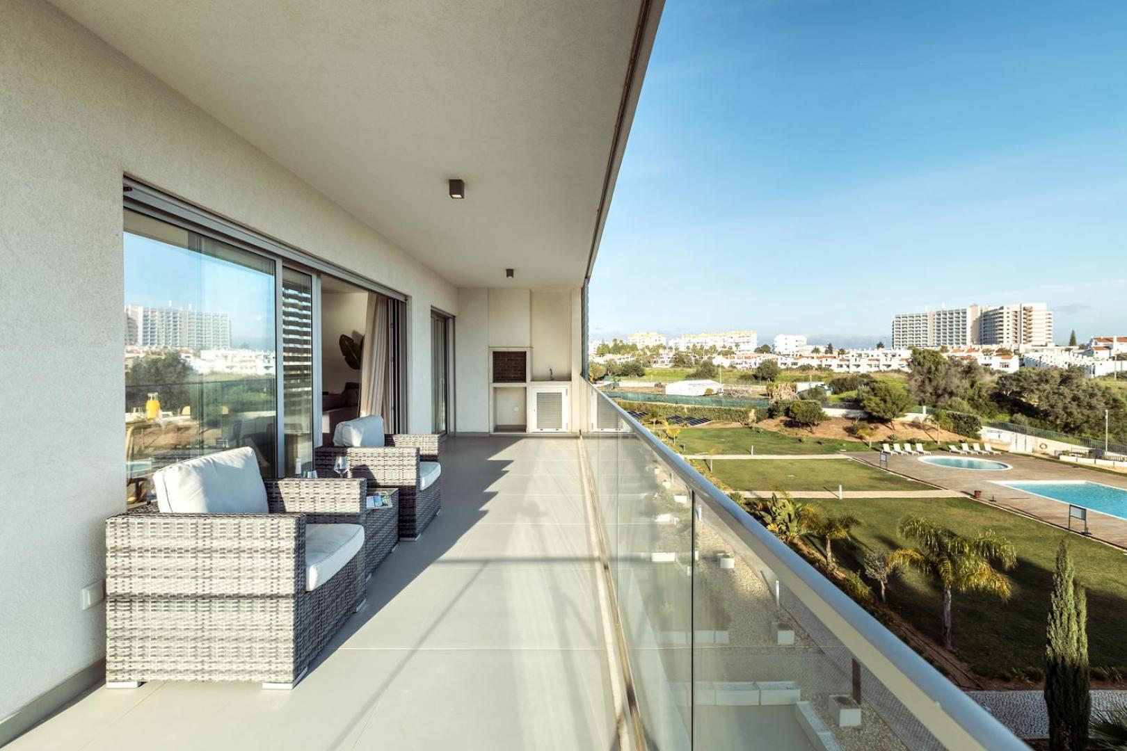 The Escape - Poolside Retreat